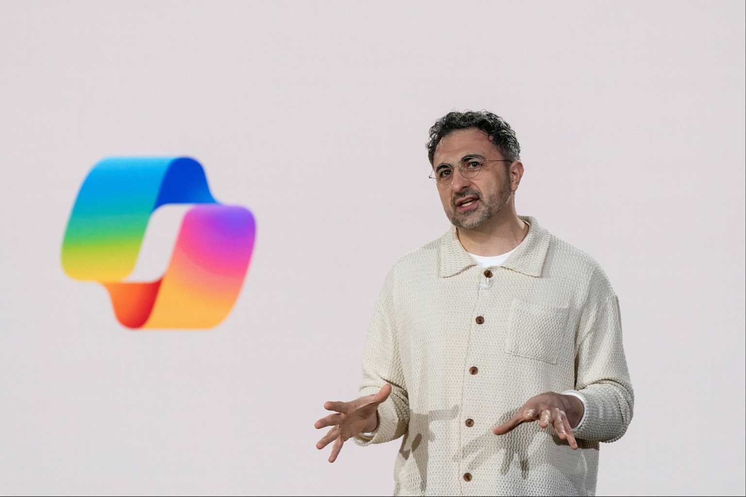 Microsoft Lanza sus Primeros Modelos de IA Interna: Un Paso Decisivo Hacia la Independencia de OpenAI