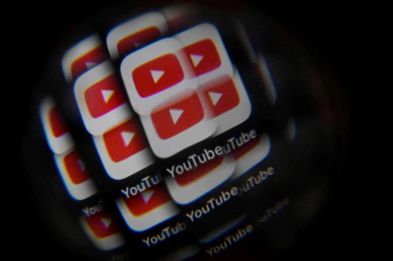 Youtube与X成深度伪造裸体网站主要引流渠道