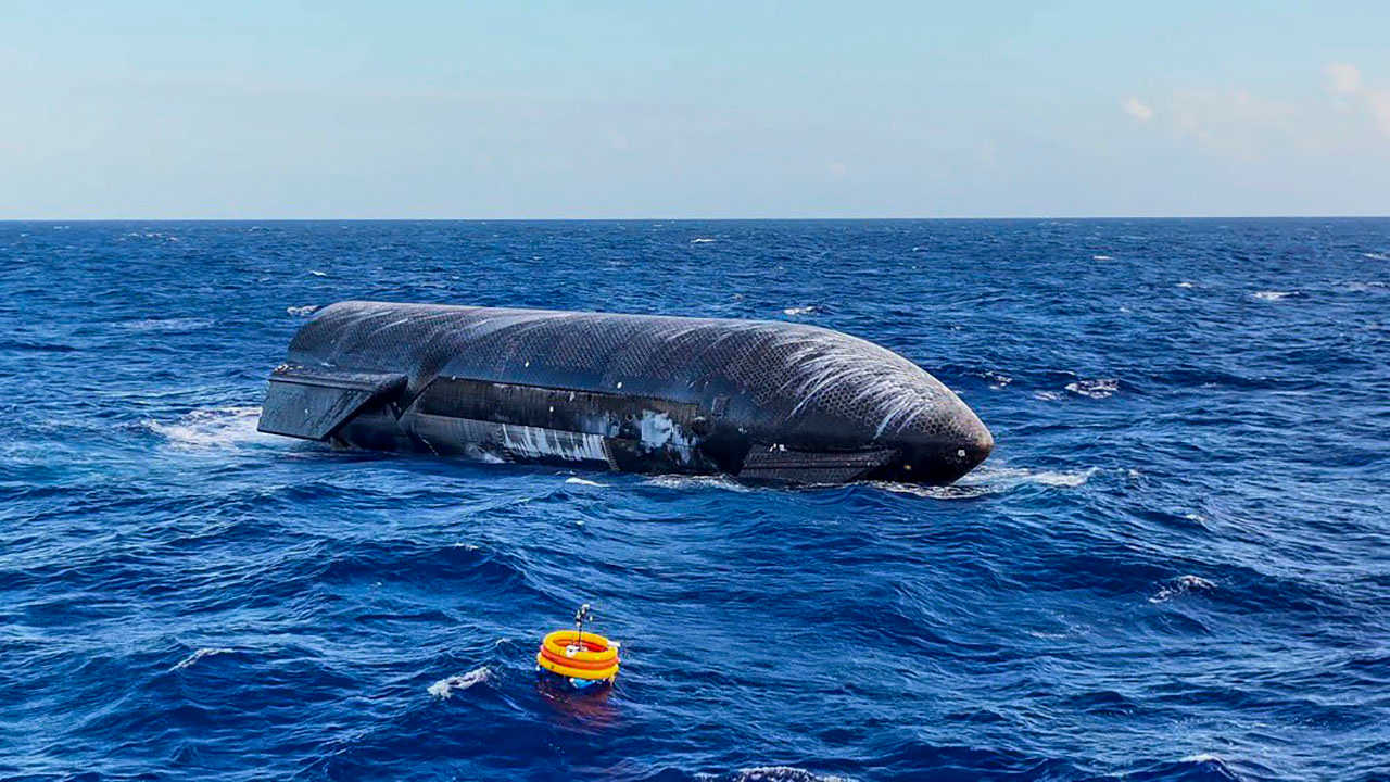 SpaceX envía un barco a recuperar el Starship que flota en el océano Índico