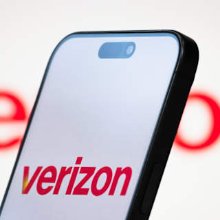 Verizon faces backlash over phone unlocking extension request