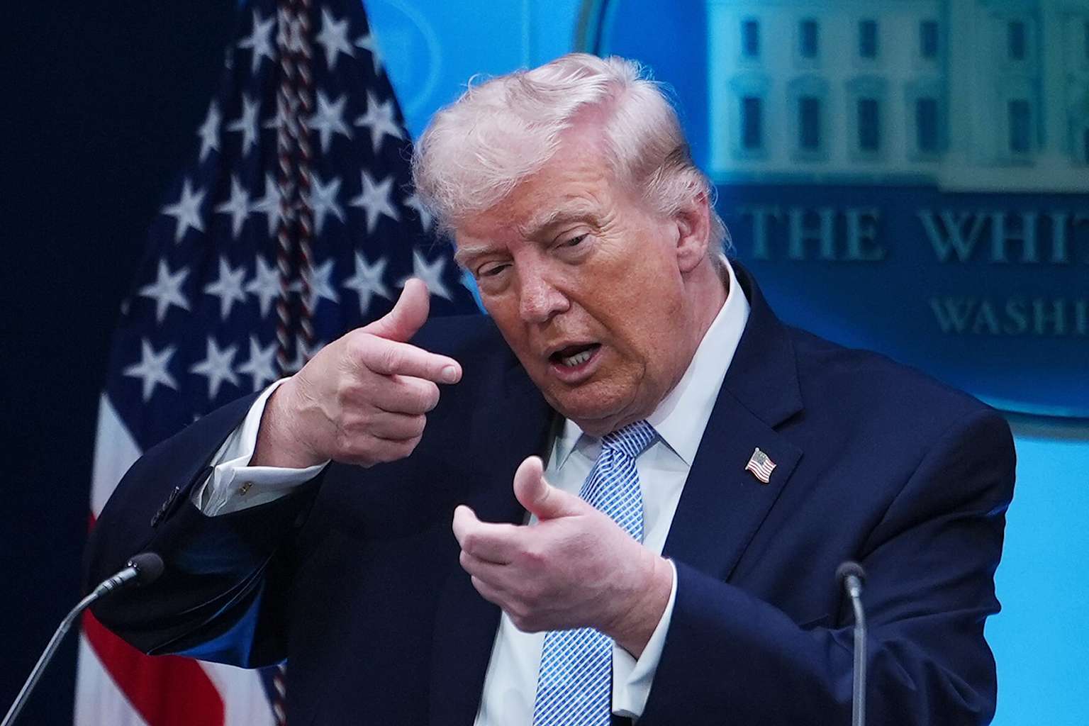 Trump dice que hoy no habrá ataque contra Irán mientras crece el temor a una guerra