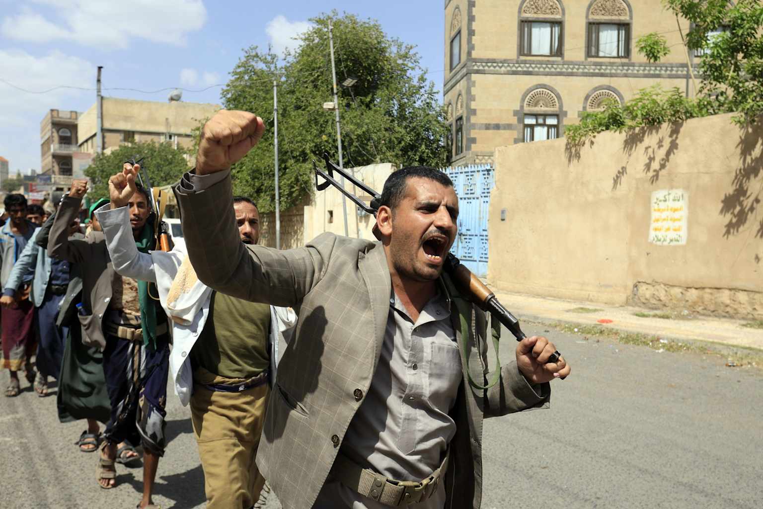 Los hutíes toman Mocha en Yemen y amenazan un segundo punto de estrangulamiento petrolero mundial