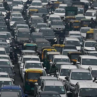 Delhi bans fuel sales to older vehicles in pollution fight