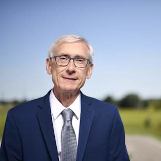 Wisconsin governor signs nuclear power expansion package