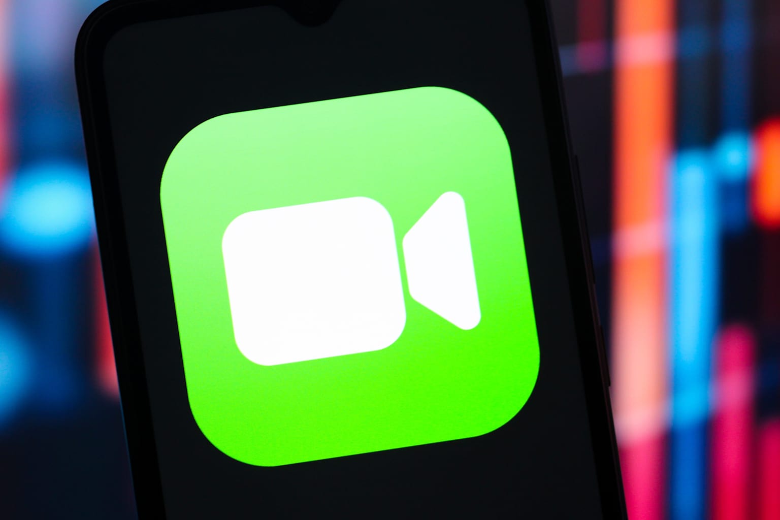 iPhones Running iOS 26 Freeze FaceTime Calls When There's ...