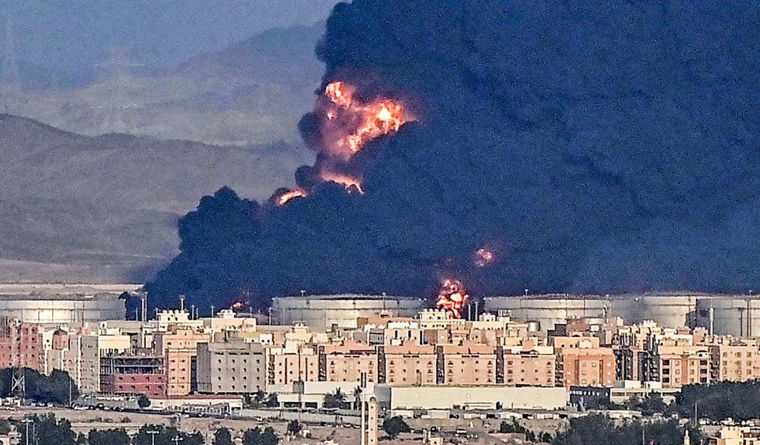 Los hutíes reivindican ataques con misiles y drones contra Aramco y una base aérea saudí