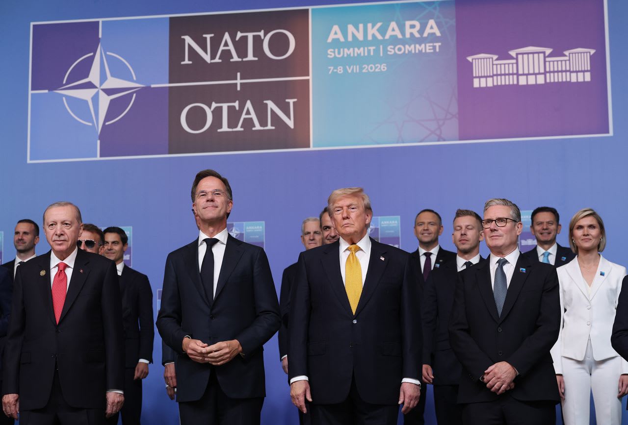 Airline stocks tumble as oil surges on Trump's Iran ceasefire collapse