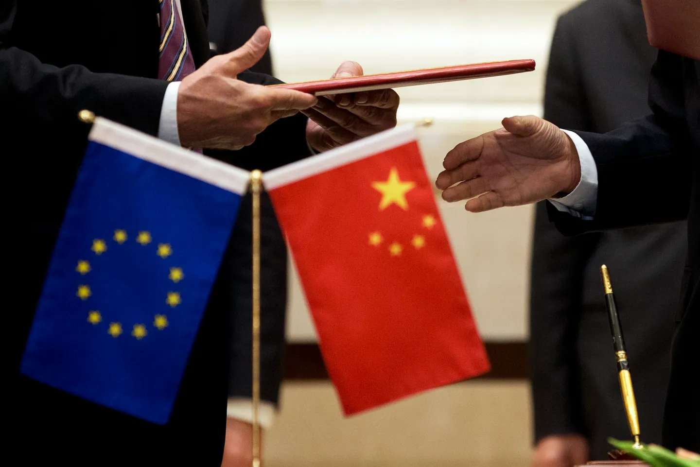 China retaliates against the EU ban with import restrictions ...