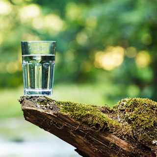 MIT device pulls 1.5 gallons of water daily from desert air