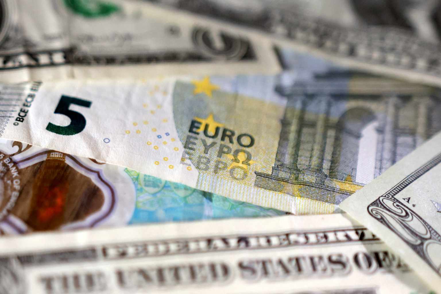 Exclusive: Central banks eye gold, euro, yuan as dollar ...