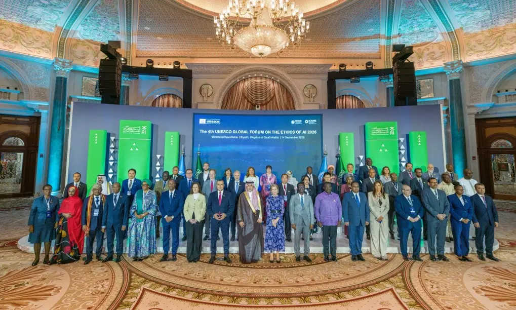 Más de 60 naciones exigen normas éticas para la IA en el foro de la UNESCO en Riad