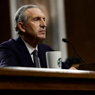 Schultz cheers Niccol’s bold ‘Back to Starbucks’ plan with full enthusiasm