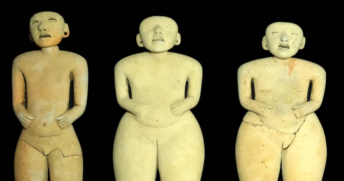 Mysterious 2,400-Year-Old Puppets Found Atop Pyramid in El ...