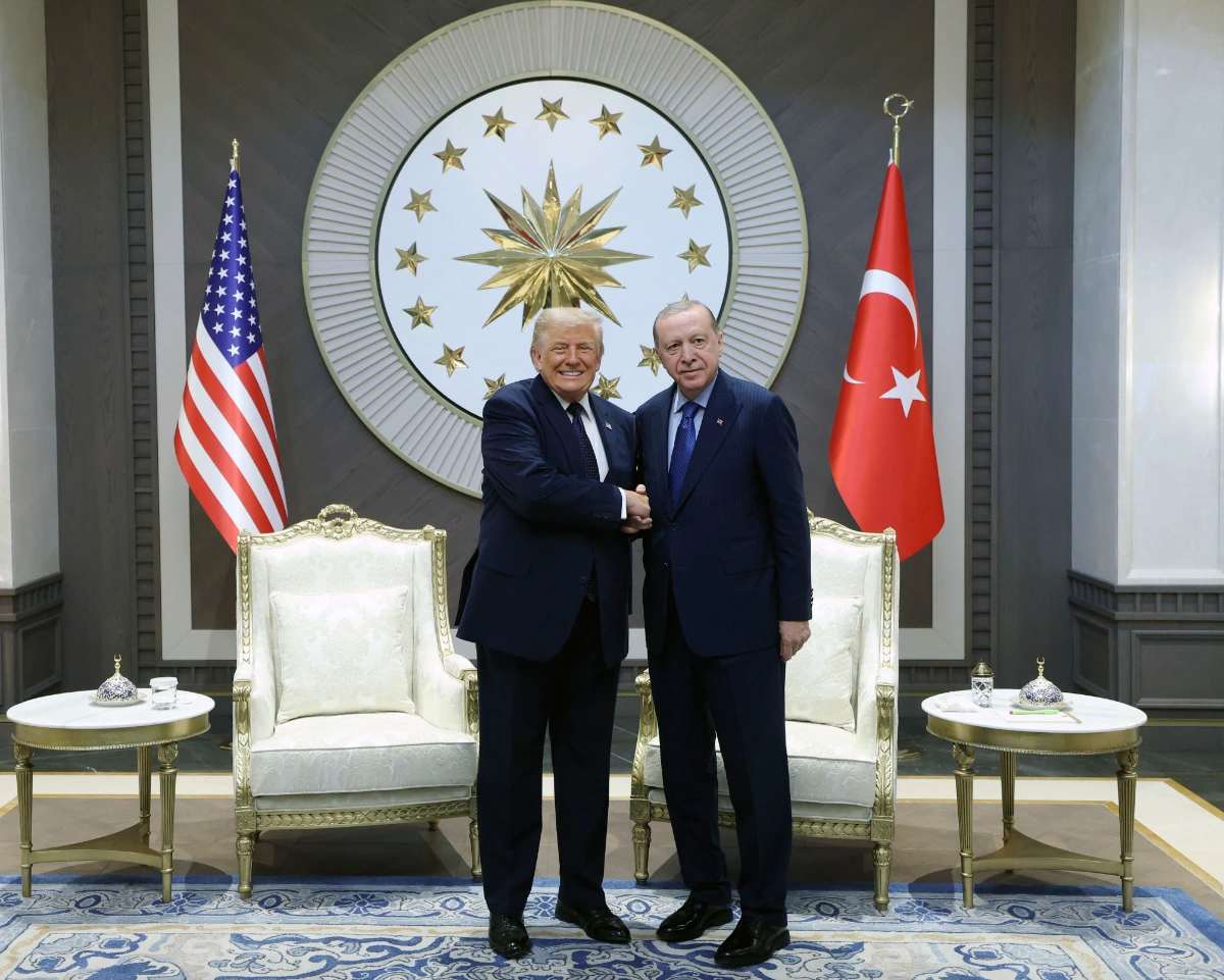 Trump afirma en la cumbre de la OTAN que Groenlandia debería estar bajo control de EE. UU.