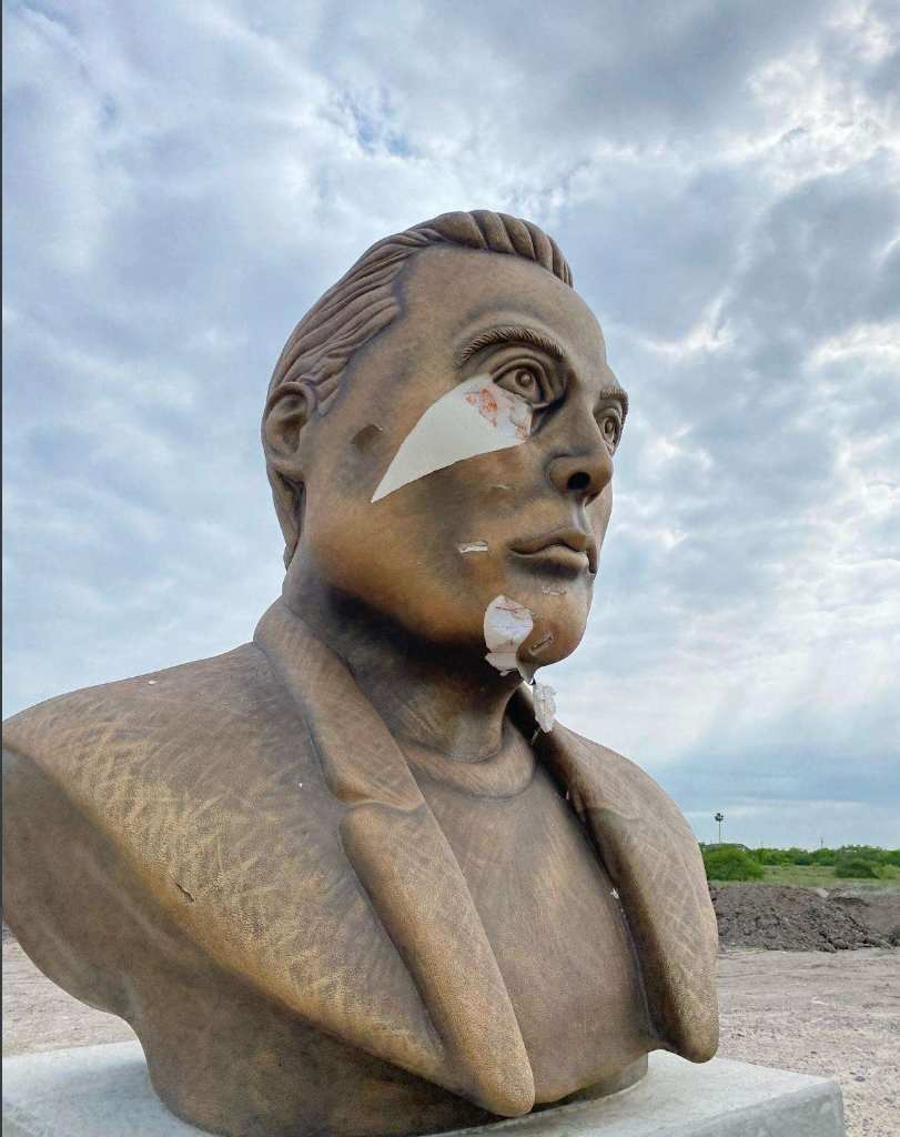 The Large Bust of Elon Musk in Texas Has Been Defaced