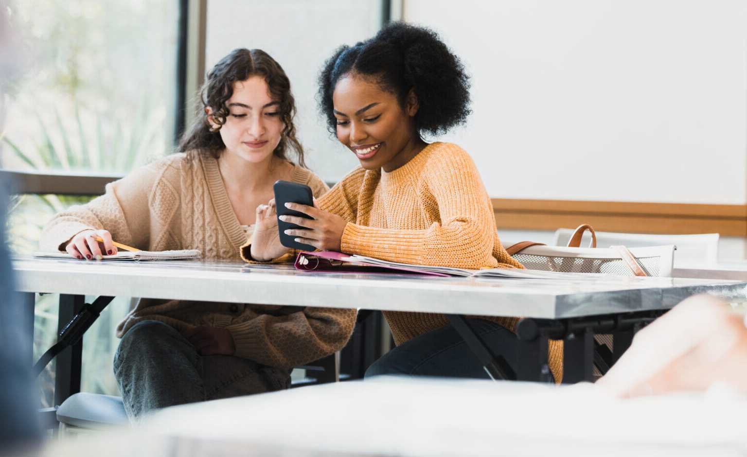 케임브리지 연구진, AI가 시험 통과하면서 대화 기반 교육 촉구