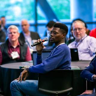 Bipartisan push expands AI training across government