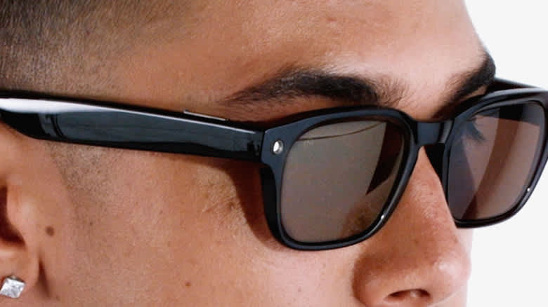 Meta tests AI glasses that record without warning light