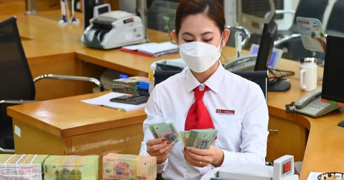 Biểu đồ lãi suất liên ngân hàng tăng vọt, báo hiệu áp lực thanh khoản cuối năm