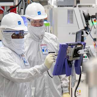 Intel cuts hundreds of jobs in Israel, considers closing fab