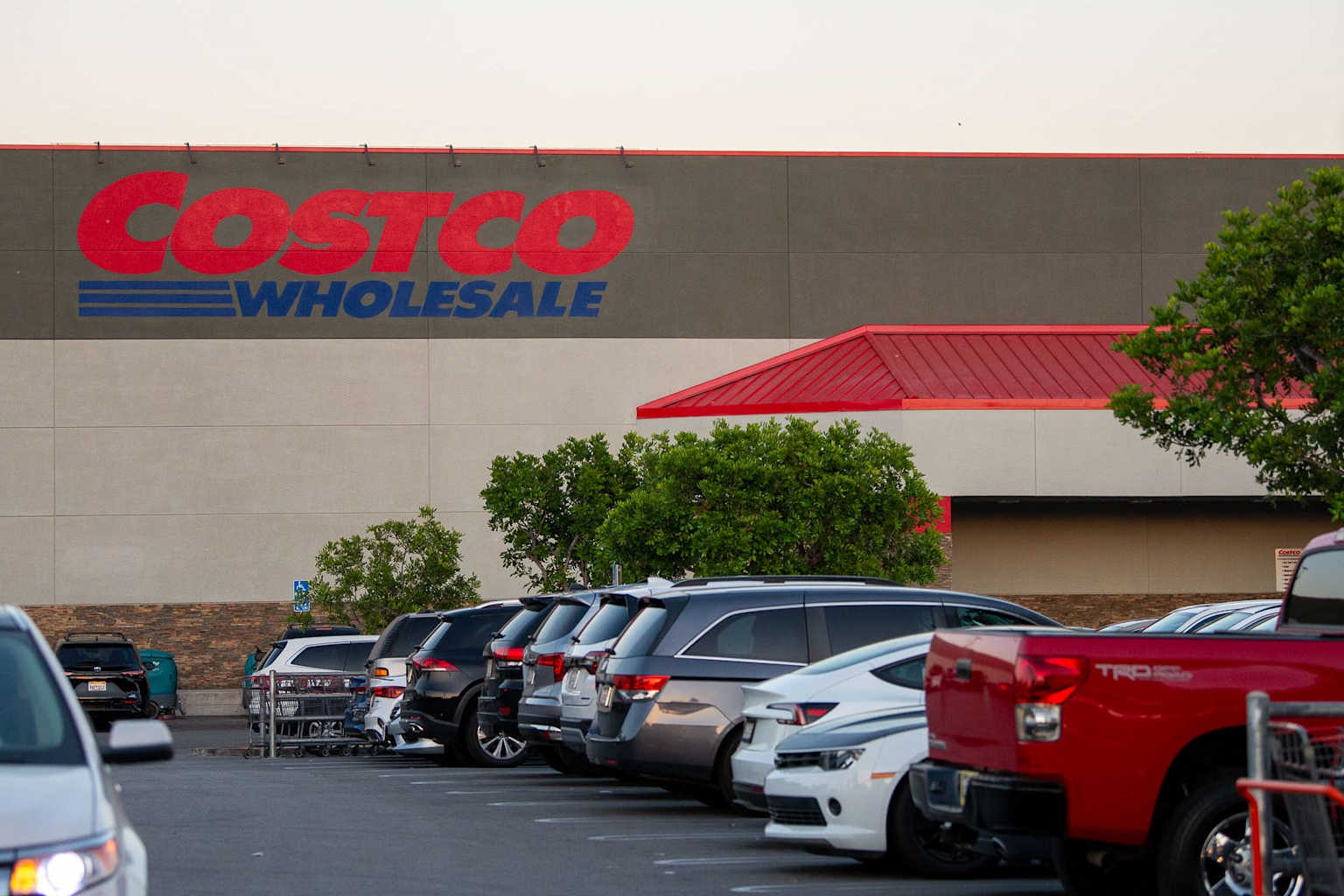 Costco warehouses extending hours for Executive Members