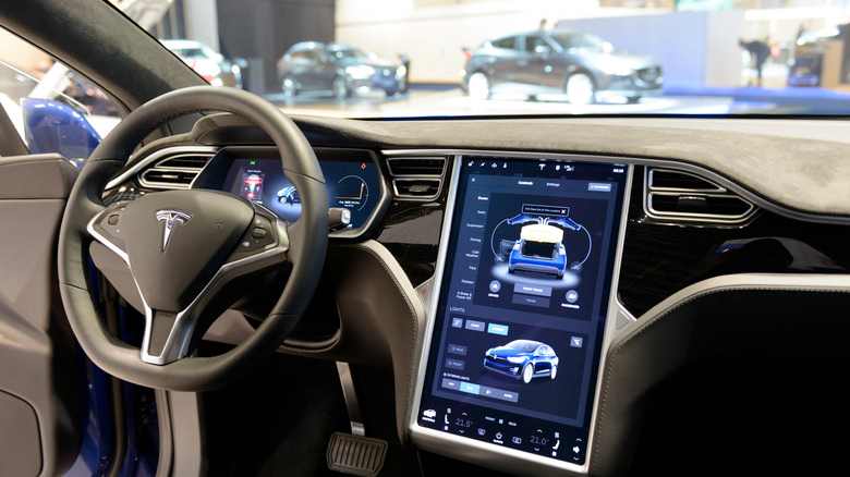 Tesla lanza Grok Bot para hacer gestiones sin usar las manos