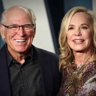 Jimmy Buffett's widow sues to remove estate co-trustee