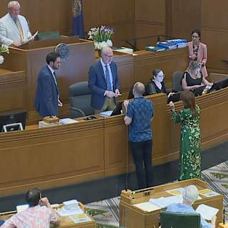 Oregon to lay off 700 workers after funding failure