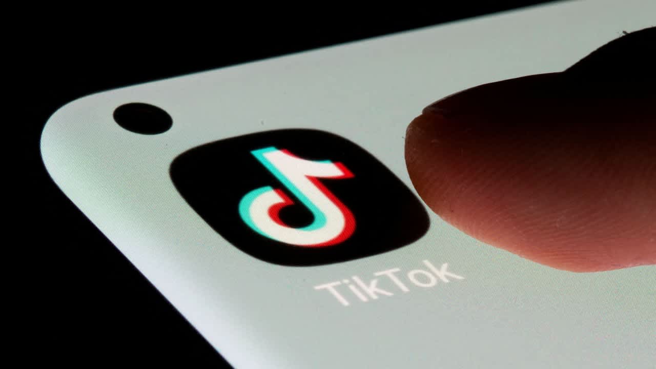 联邦政府禁止社交媒体平台TikTok进入政府手机 | CBC News