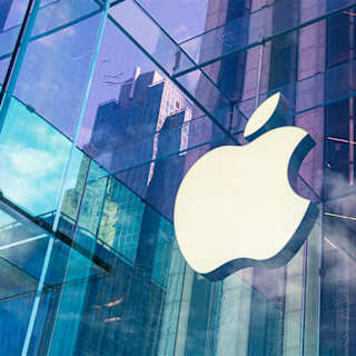Apple stock tumbles 15% as AI executive exodus deepens