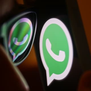 WhatsApp adds AI message summaries for US users