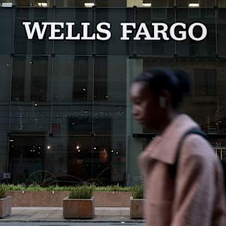 Wells Fargo sends mixed signals on chip stocks