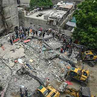 Building collapse in Karachi kills at least 6 people
