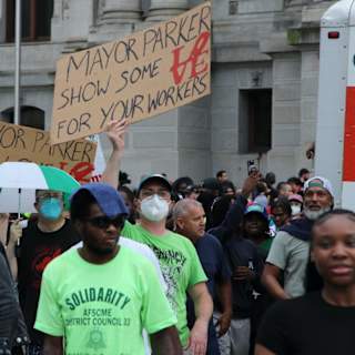 Thousands of sanitation workers strike across Northeast