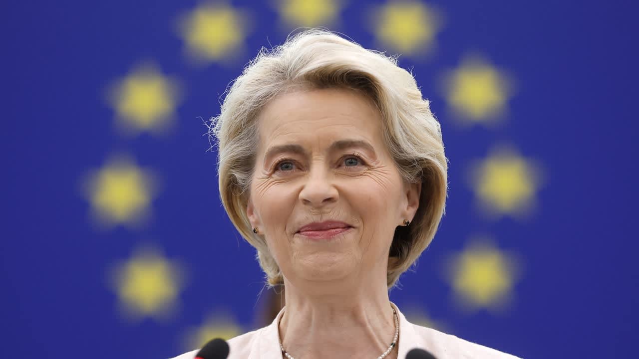 Groups urge EU chief to impose delayed Google fine