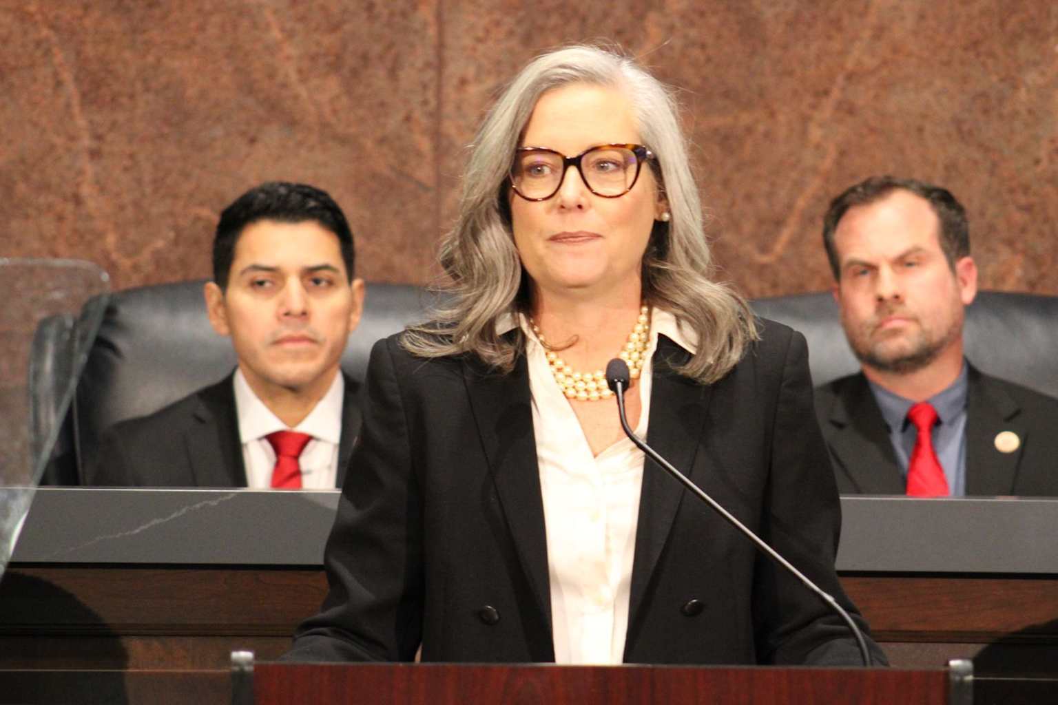 Budget stalemate threatens unprecedented Arizona government ...