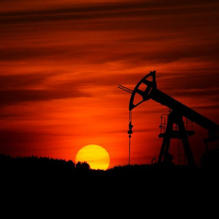 Oil surge after U.S. strikes on Iran revives Fed rate hike bets