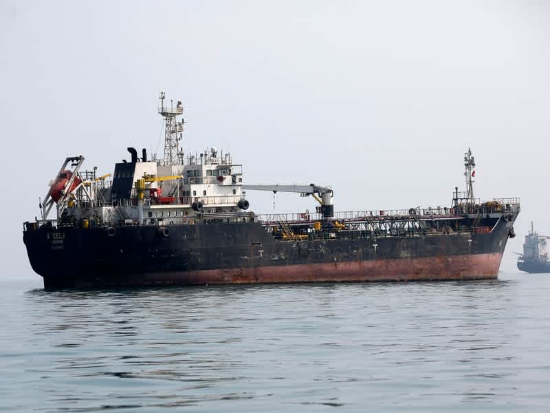 Buque de carga iraní atacado cerca del Estrecho de Ormuz antes de las conversaciones del Golfo en Omán