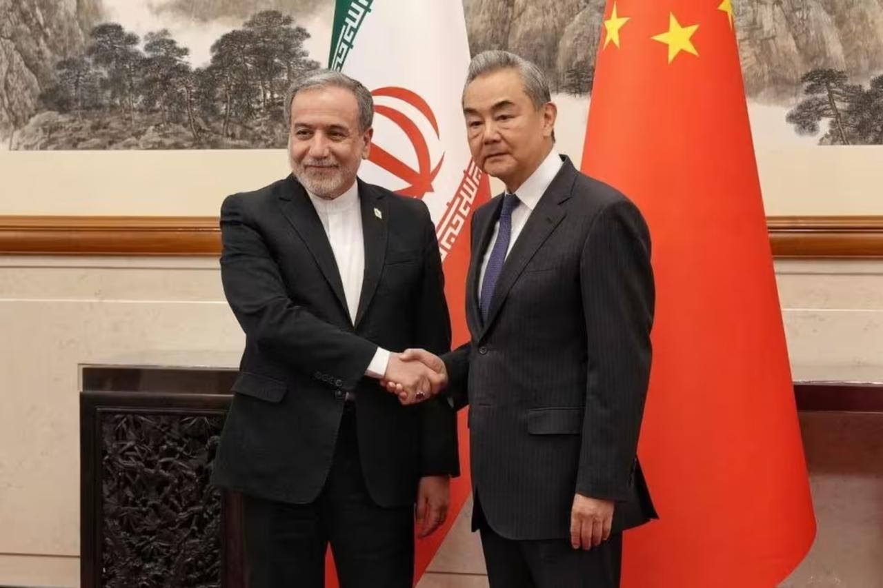 China presiona a Irán para que frene a los hutíes tras el llamado de Arabia Saudí