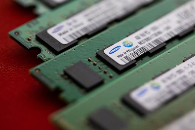 Samsung crosses $1 trillion valuation on AI chip rally