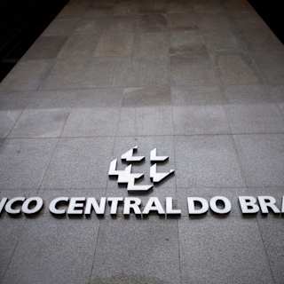 Brazil pauses rate hikes after lifting borrowing costs to 15%