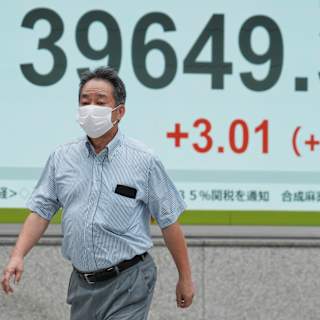 Markets mixed as Trump threatens 35% tariffs on Canada