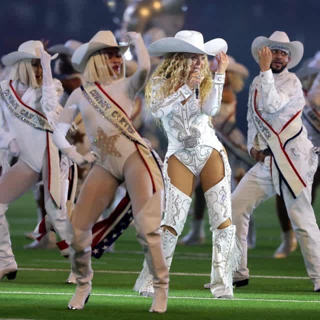 Beyoncé white Roberto Cavalli cowgirl outfit