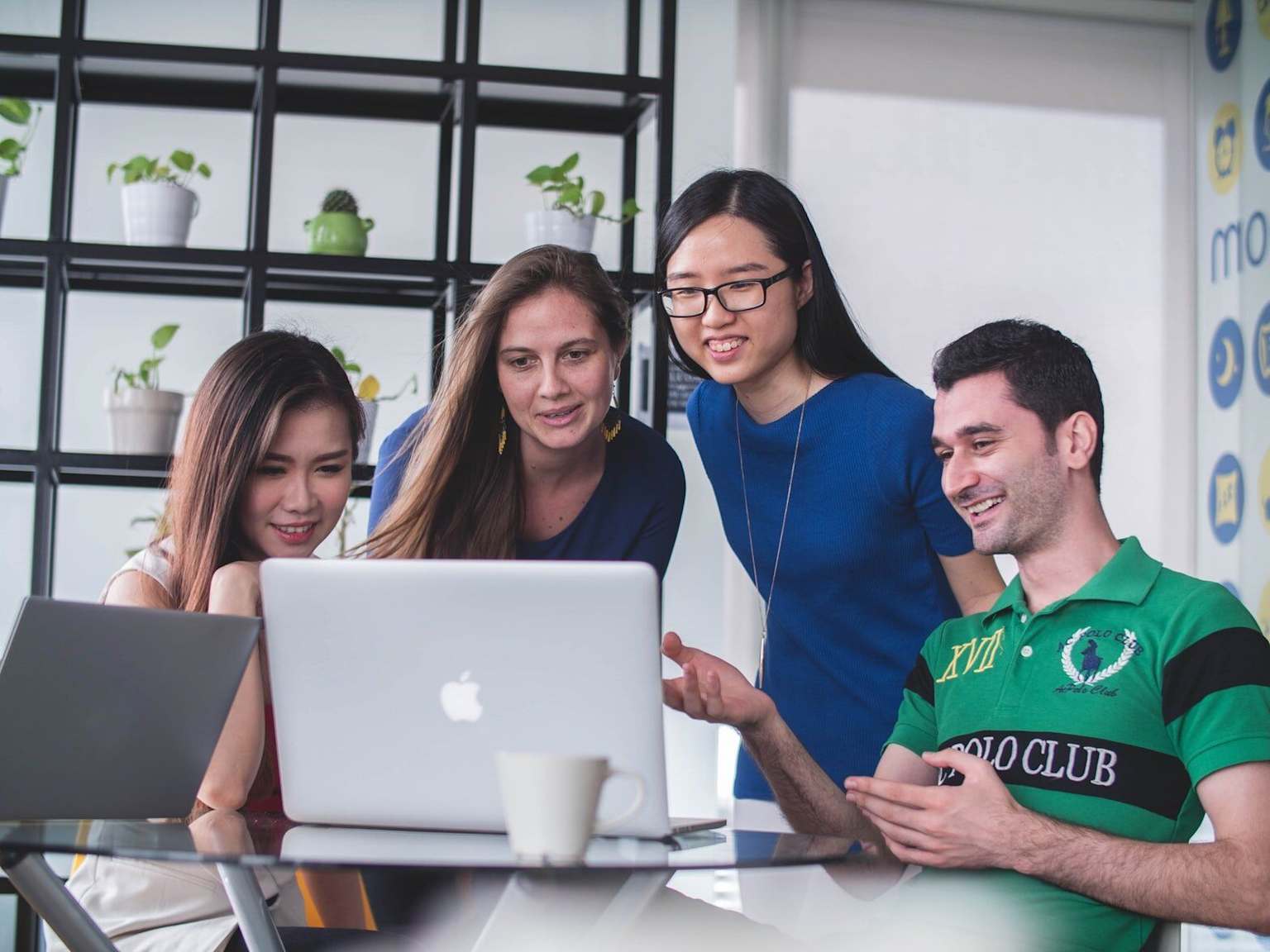 Students learning digital marketing