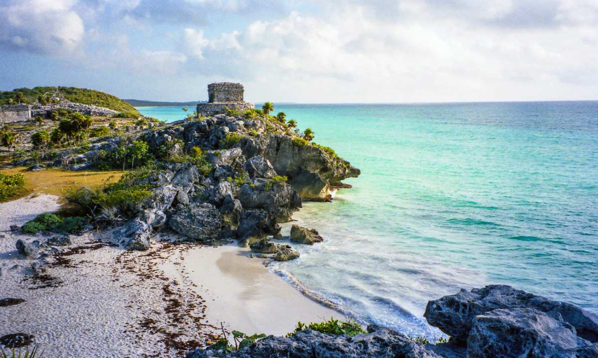Ruinas mayas frente al mar en Riviera Maya