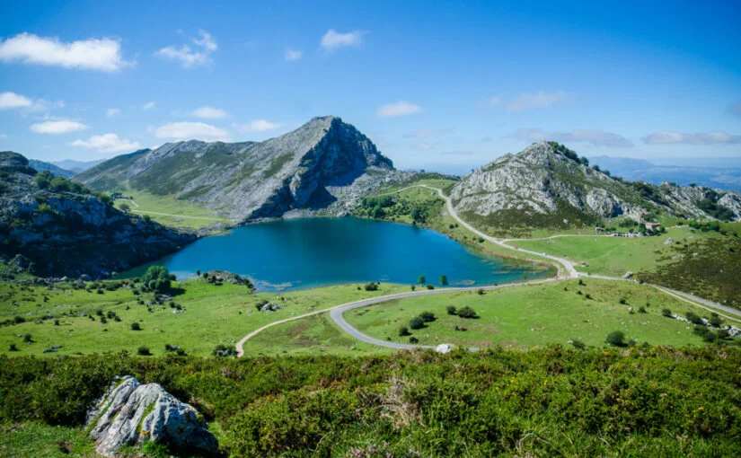Lagos de Covadonga y Santuario