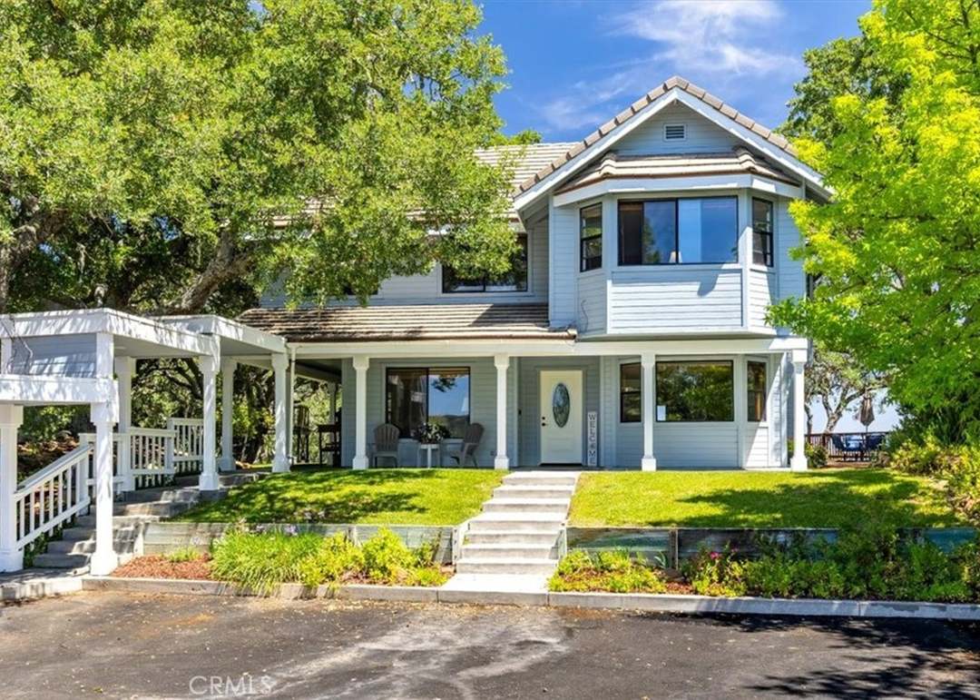 Atascadero suburban home with porch and front lawn