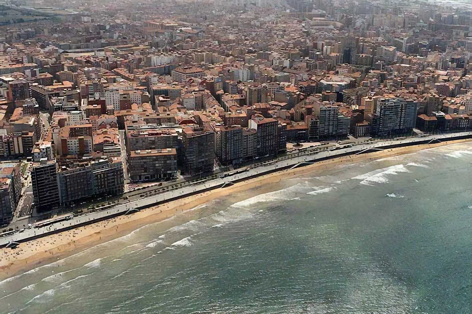 Gijón y la playa de San Lorenzo