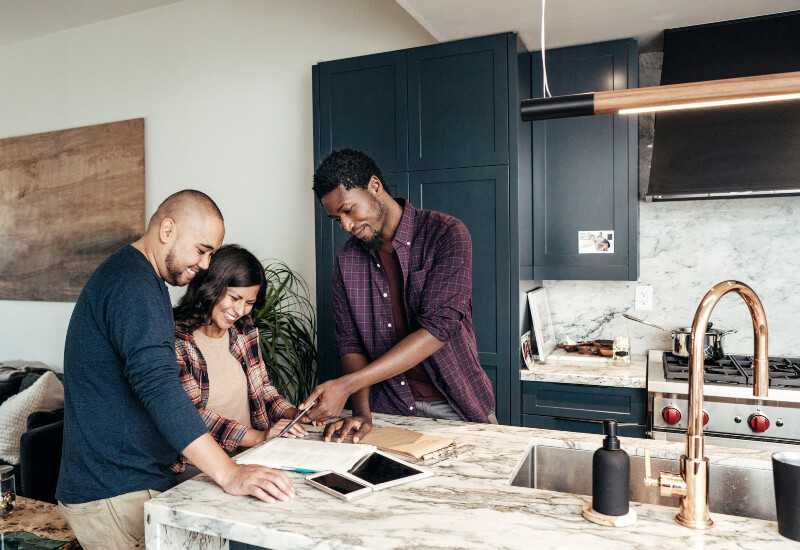 Free kitchen remodel consultation — kitchen remodeling contractor visiting home