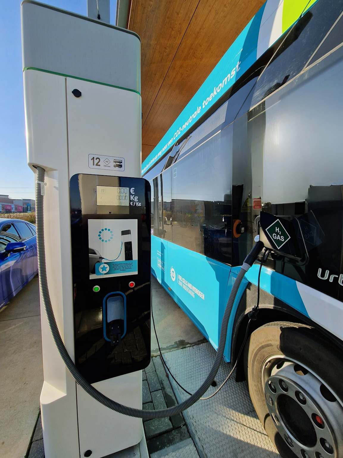 Hydrogen bus refueling station